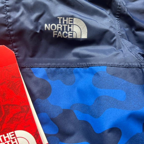 The North Face rain jacket for baby - Picture 3 of 6
